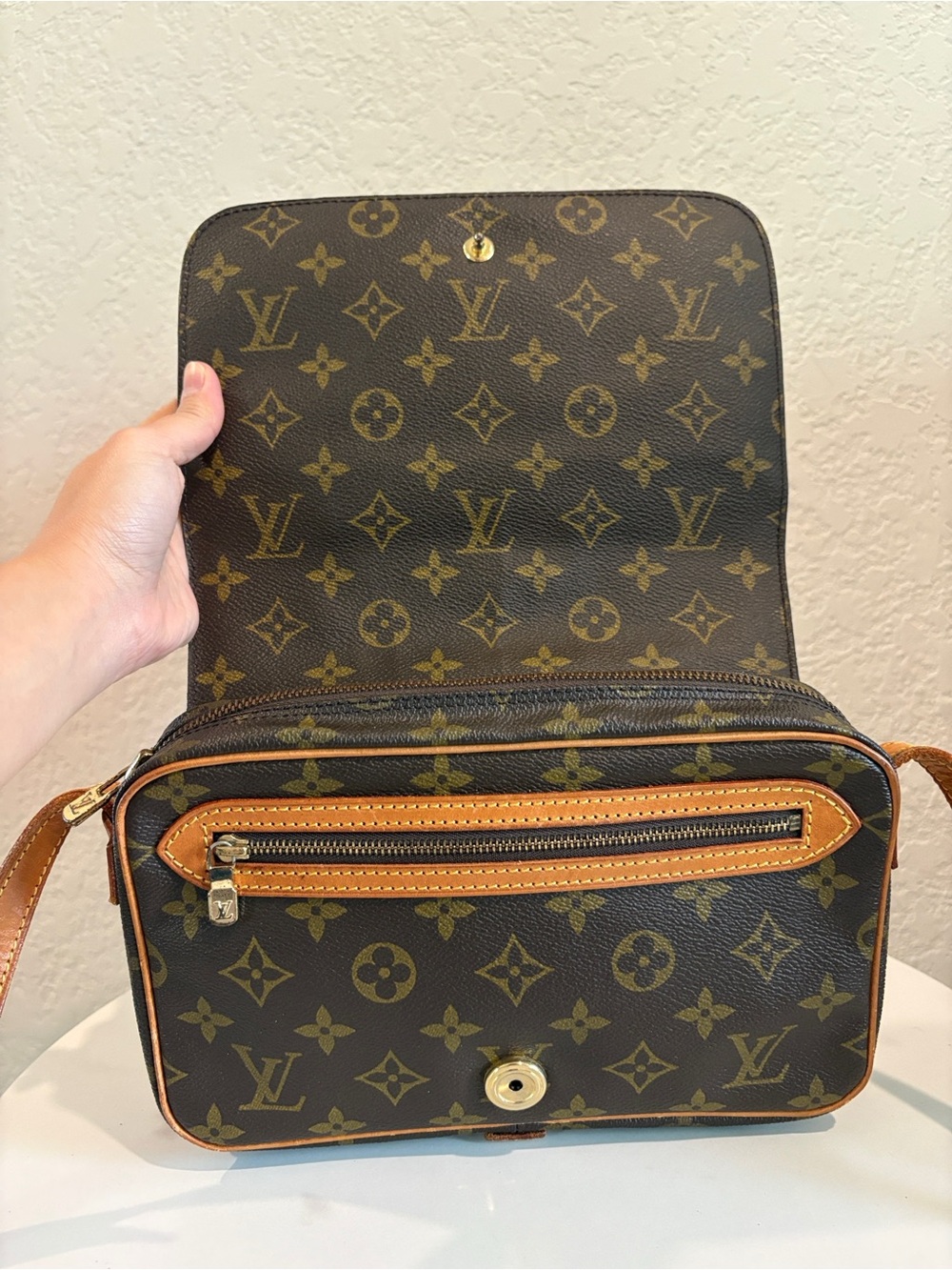 Louis Vuitton Monogram Saint
Germain 24 Crossbody Bag - Picture 7 of 14